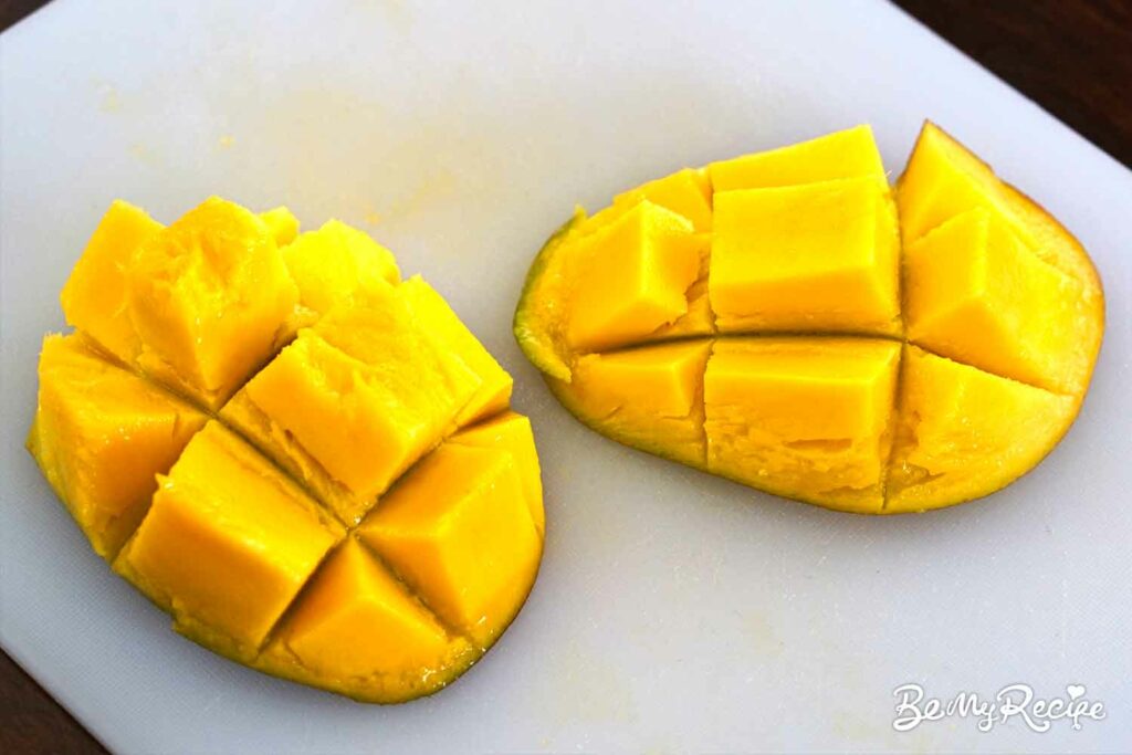 Cutting the mango.