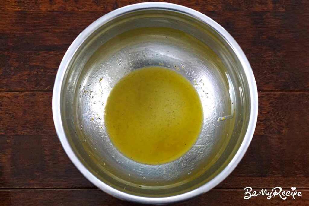 Lemon juice olive oil vinaigrette.
