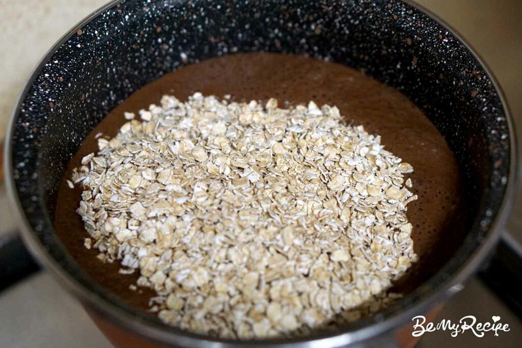 Making the banana hazelnut chocolate oatmeal