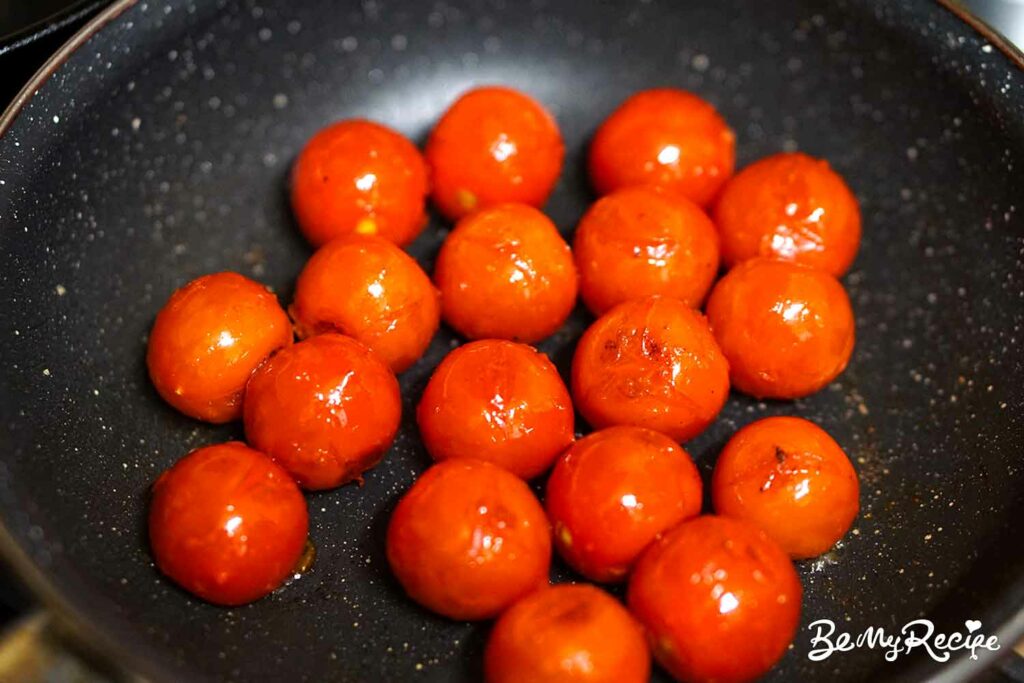 Pan-roasting the tomatoes