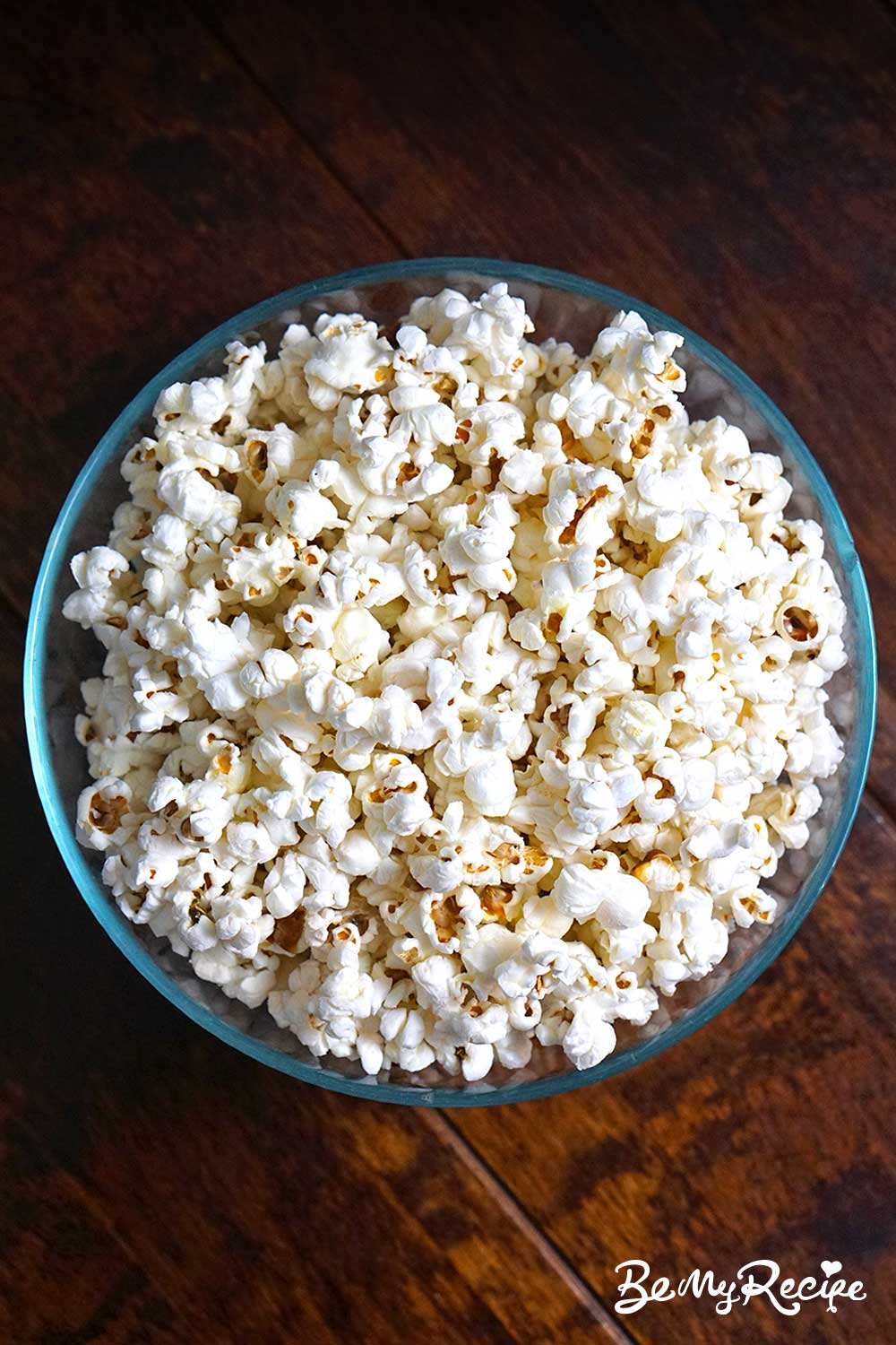 Easy Stovetop Popcorn (Ready in Just a Few Minutes)