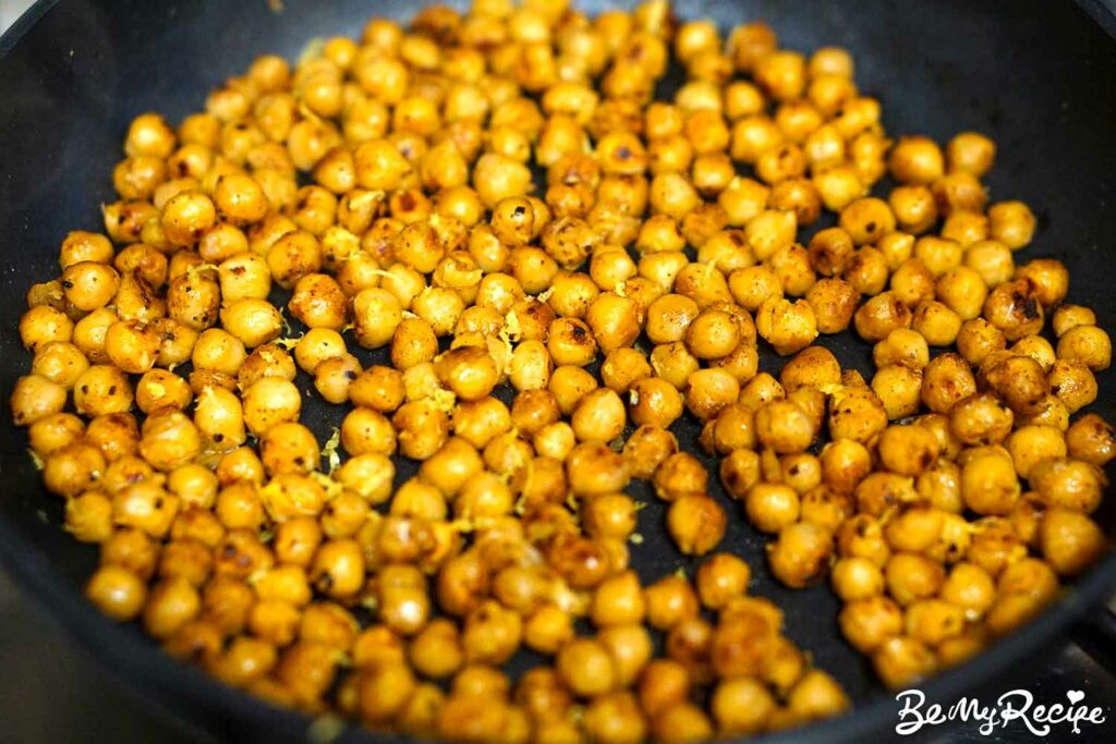 Warm chickpeas in the pan